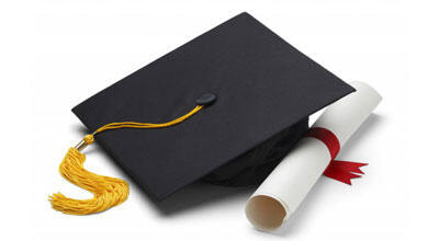 Immagine: Cappello laurea con pergamena